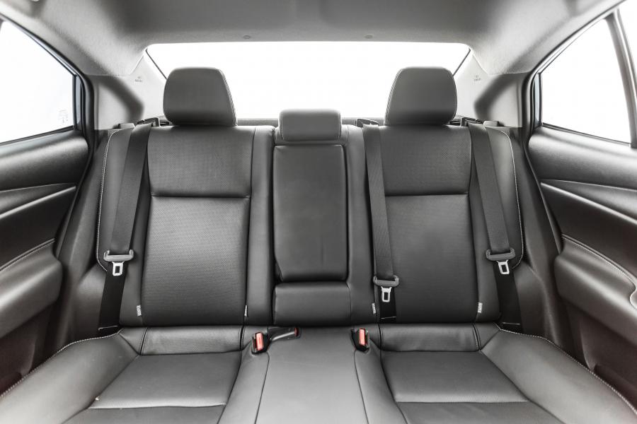 Интерьер Toyota Yaris XLS Sedan 2018 года  (LA) (фото 17 из 24)